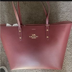 NWT Coach Large tote bag burgundy